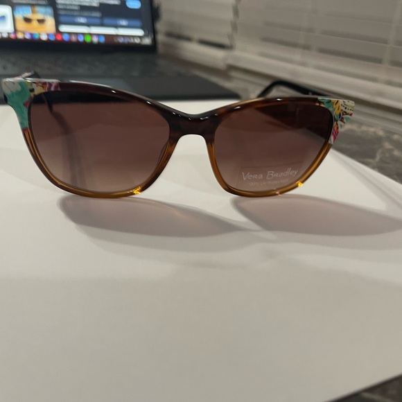 Vera Bradley Sunglasses
Cheryl Women 55-17-45-135 - Picture 5 of 13